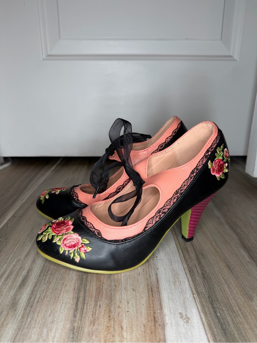 Royal Monk Embroidered Floral Rockabilly Heels Womens Size 7 - 7.5 Black Pink